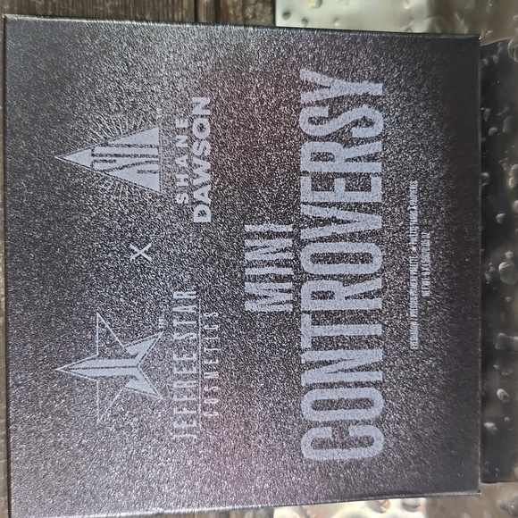 Jeffree Star Mini Controversy Eyeshadow Palette - Picture 3 of 7